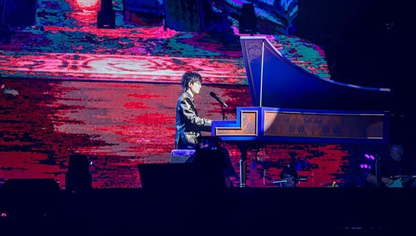 许嵩“寻宝游戏”演唱会成都火爆开唱许式戏腔惊艳全场_时代文娱官网